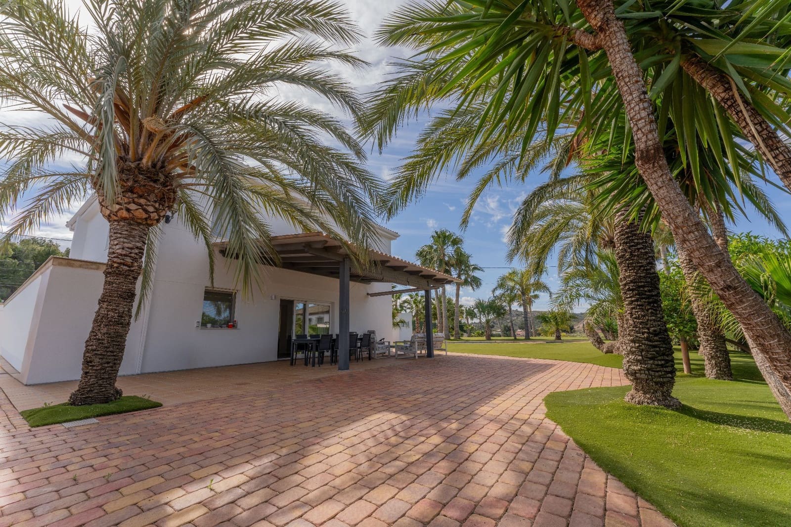 3 bedroom Villa for sale in Alicante / Alacant city with pool garage - € 1,180,000 (Ref: 9844915)