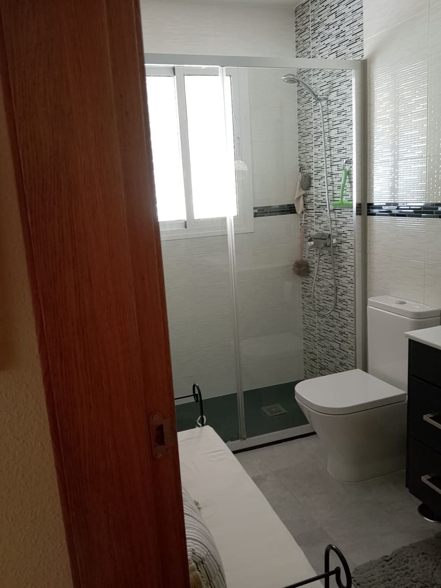 3 sovrum Semi-fristående Villa till salu i Torrevieja med garage - 320 000 € (Ref: 9861559)