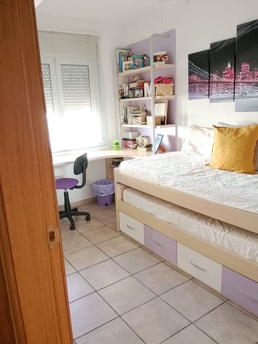 3 sovrum Semi-fristående Villa till salu i Torrevieja med garage - 320 000 € (Ref: 9861559)