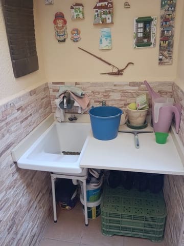 3 sovrum Semi-fristående Villa till salu i Torrevieja med garage - 320 000 € (Ref: 9861559)