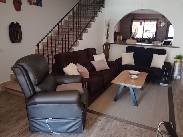 3 sovrum Semi-fristående Villa till salu i Torrevieja med garage - 320 000 € (Ref: 9861559)