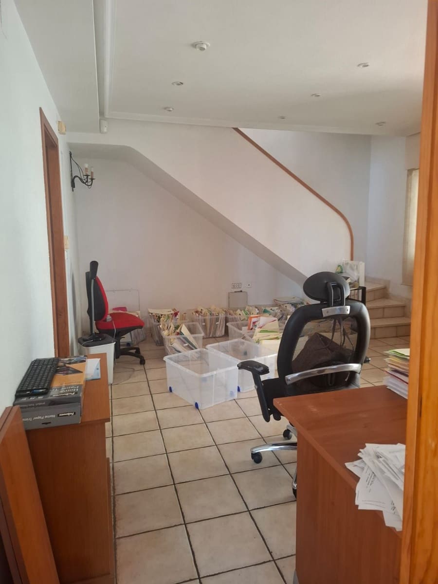 Chalet de 3 habitaciones en Torrevieja en venta con garaje - 235.000 € (Ref: 9875686)