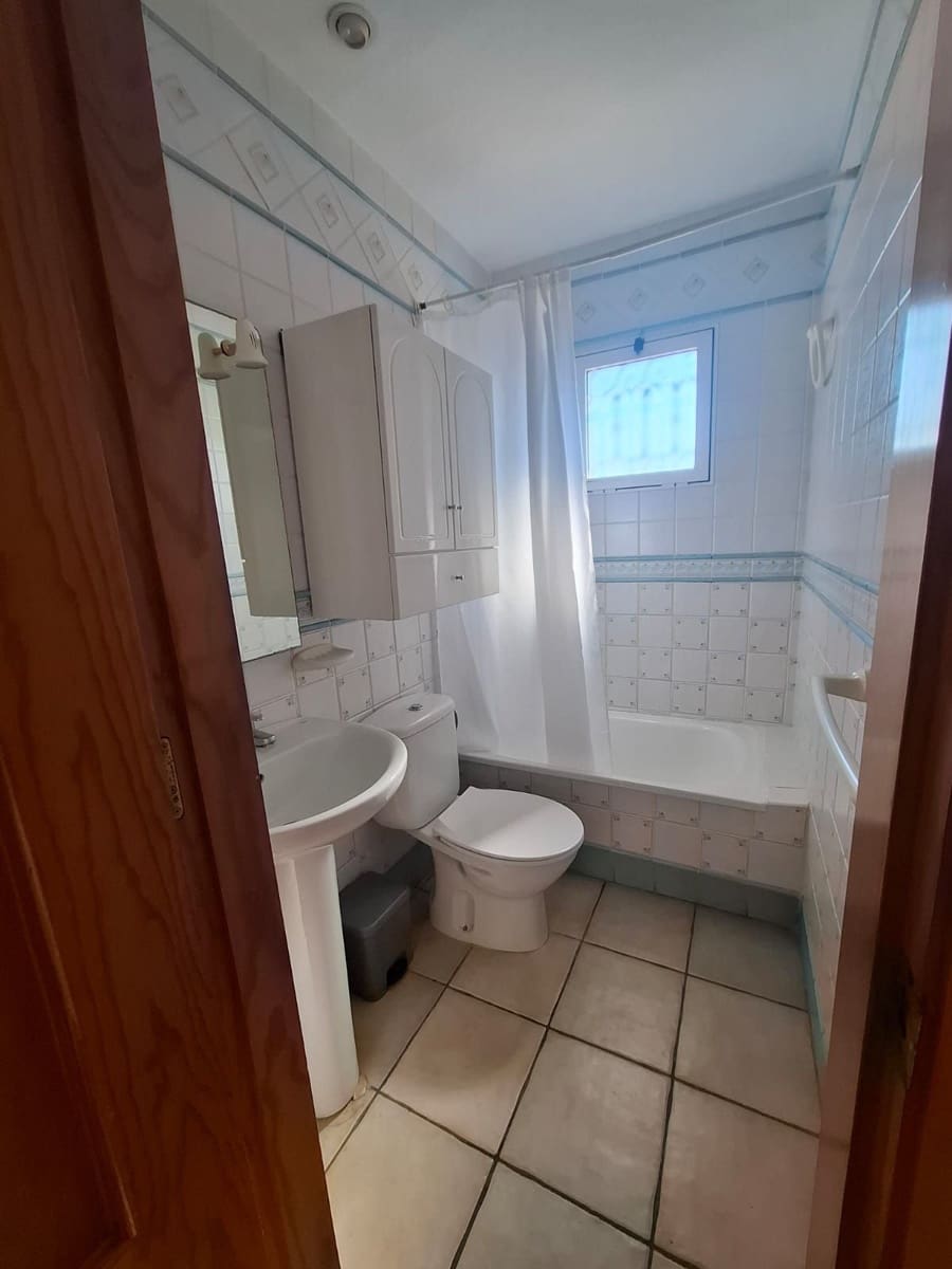 Chalet de 3 habitaciones en Torrevieja en venta con garaje - 235.000 € (Ref: 9875686)