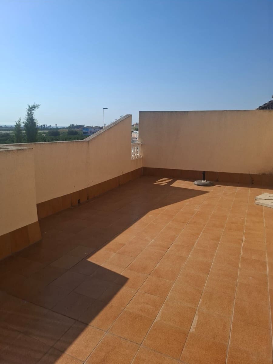 Chalet de 3 habitaciones en Torrevieja en venta con garaje - 235.000 € (Ref: 9875686)