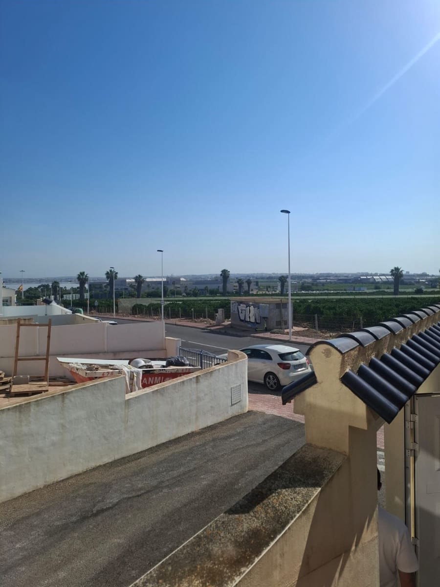 Chalet de 3 habitaciones en Torrevieja en venta con garaje - 235.000 € (Ref: 9875686)