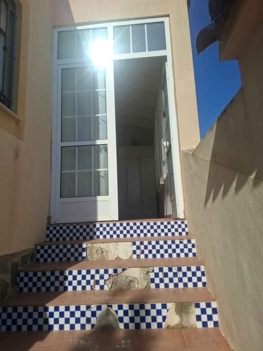 Chalet de 3 habitaciones en Torrevieja en venta con garaje - 235.000 € (Ref: 9875686)