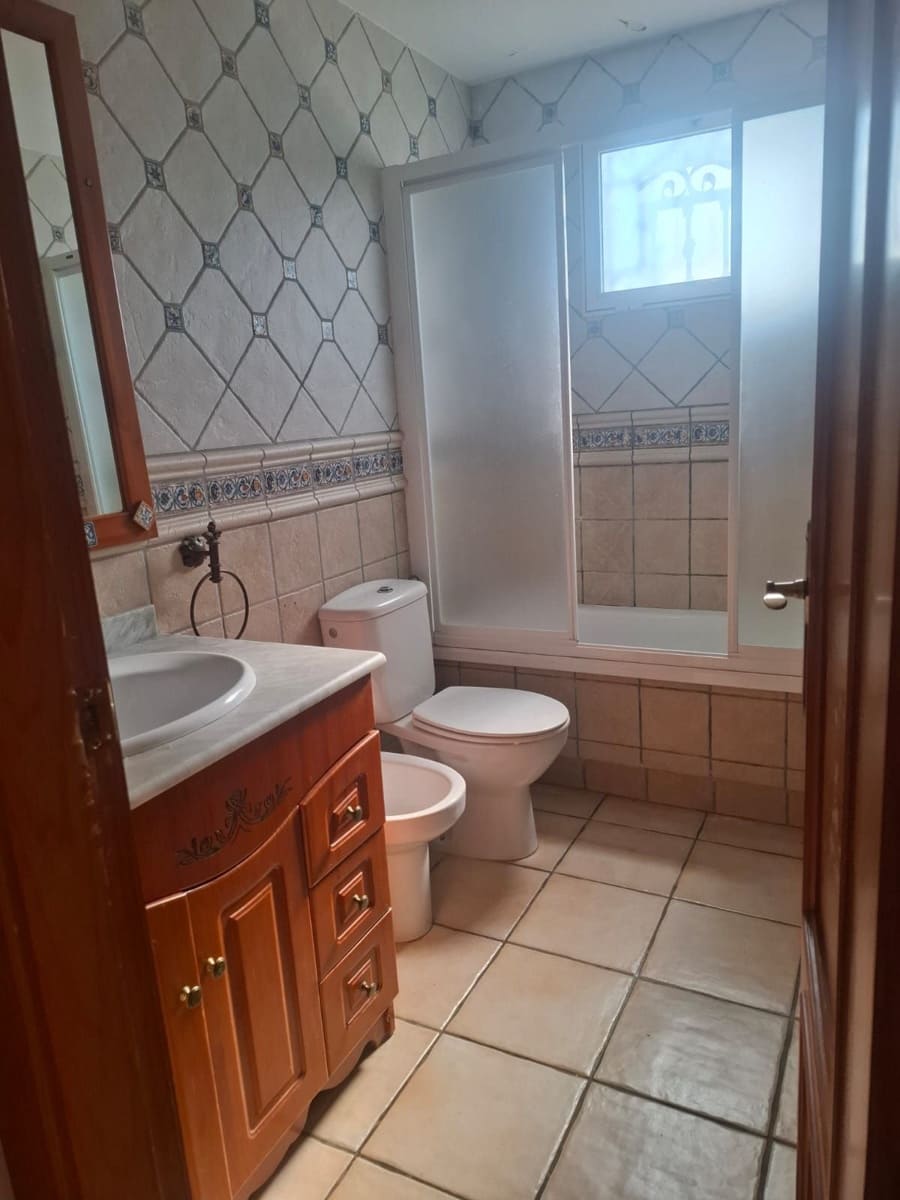 Chalet de 3 habitaciones en Torrevieja en venta con garaje - 235.000 € (Ref: 9875686)