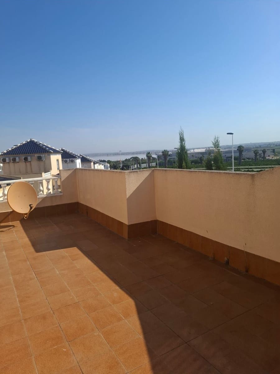 Chalet de 3 habitaciones en Torrevieja en venta con garaje - 235.000 € (Ref: 9875686)