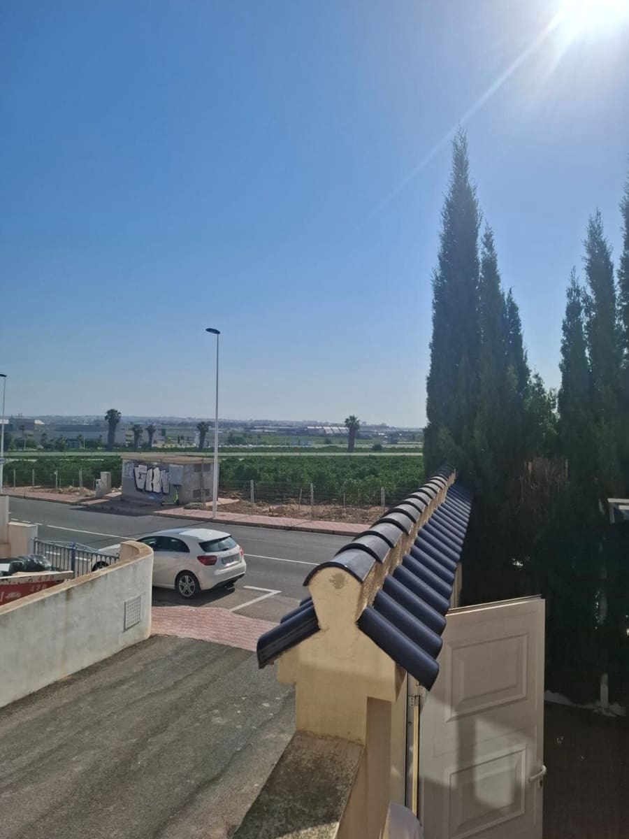 Chalet de 3 habitaciones en Torrevieja en venta con garaje - 235.000 € (Ref: 9875686)