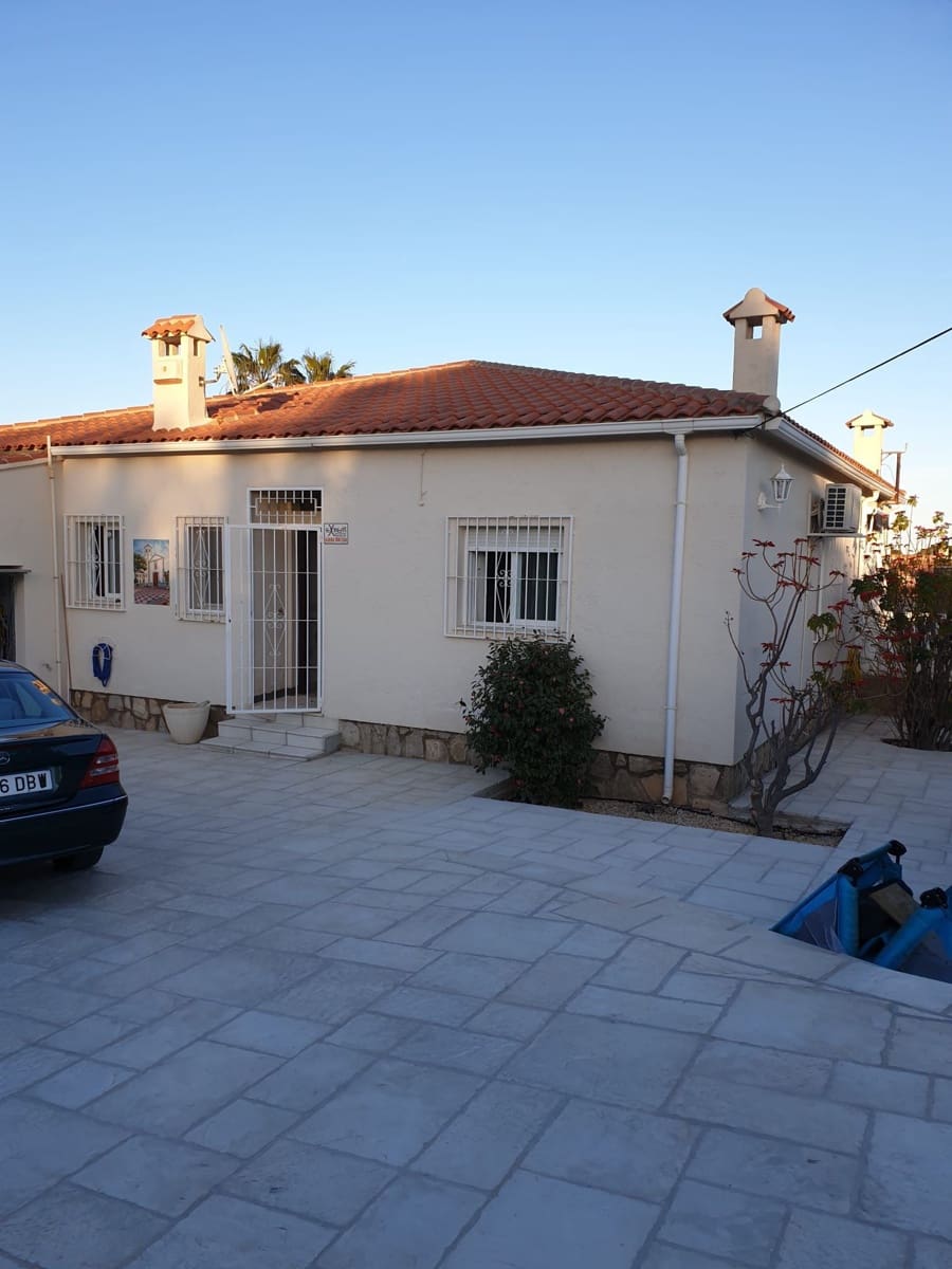 3 bedroom Villa for sale in Alfaz del Pi / L'Alfas del Pi with pool garage - € 530,000 (Ref: 9877922)