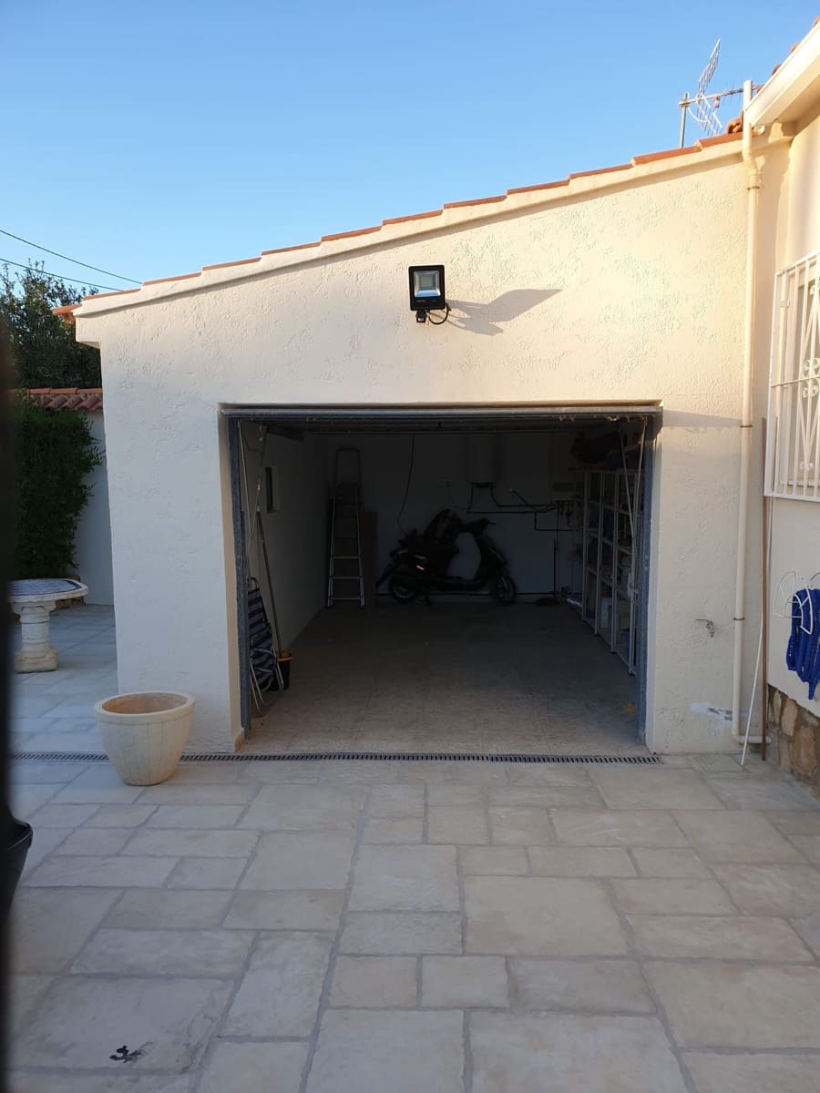 3 bedroom Villa for sale in Alfaz del Pi / L'Alfas del Pi with pool garage - € 530,000 (Ref: 9877922)