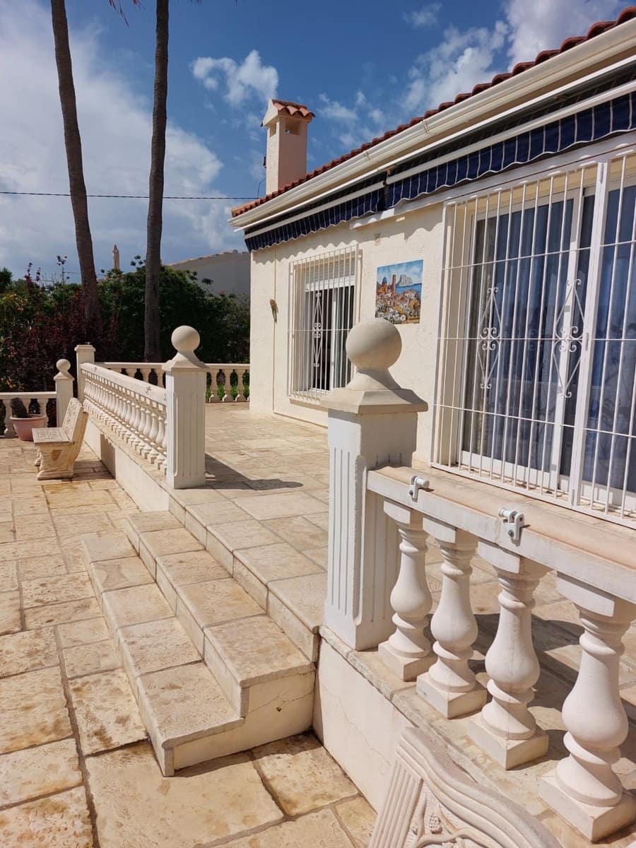 3 bedroom Villa for sale in Alfaz del Pi / L'Alfas del Pi with pool garage - € 530,000 (Ref: 9877922)