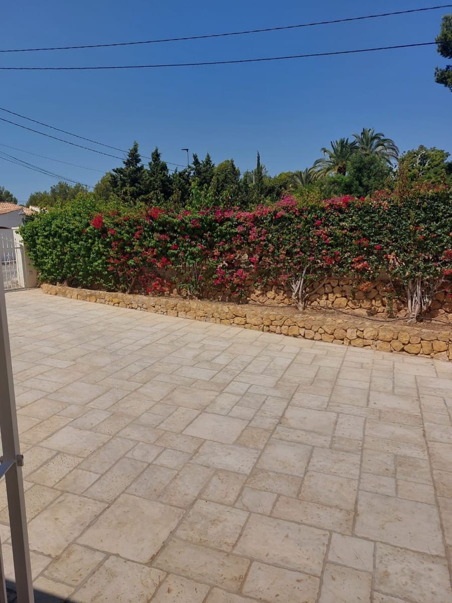 3 bedroom Villa for sale in Alfaz del Pi / L'Alfas del Pi with pool garage - € 530,000 (Ref: 9877922)