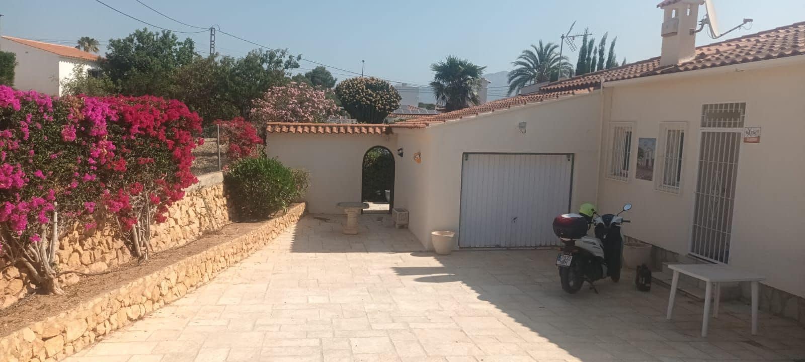 3 bedroom Villa for sale in Alfaz del Pi / L'Alfas del Pi with pool garage - € 530,000 (Ref: 9877922)