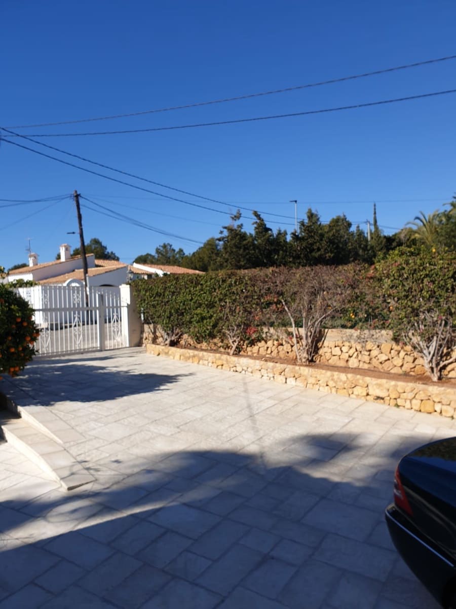 3 bedroom Villa for sale in Alfaz del Pi / L'Alfas del Pi with pool garage - € 530,000 (Ref: 9877922)