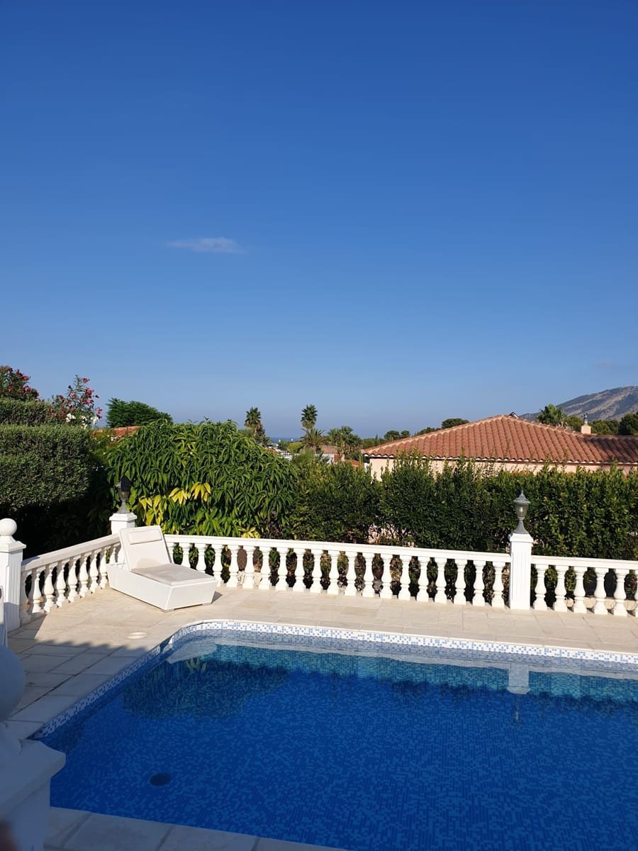 3 bedroom Villa for sale in Alfaz del Pi / L'Alfas del Pi with pool garage - € 530,000 (Ref: 9877922)