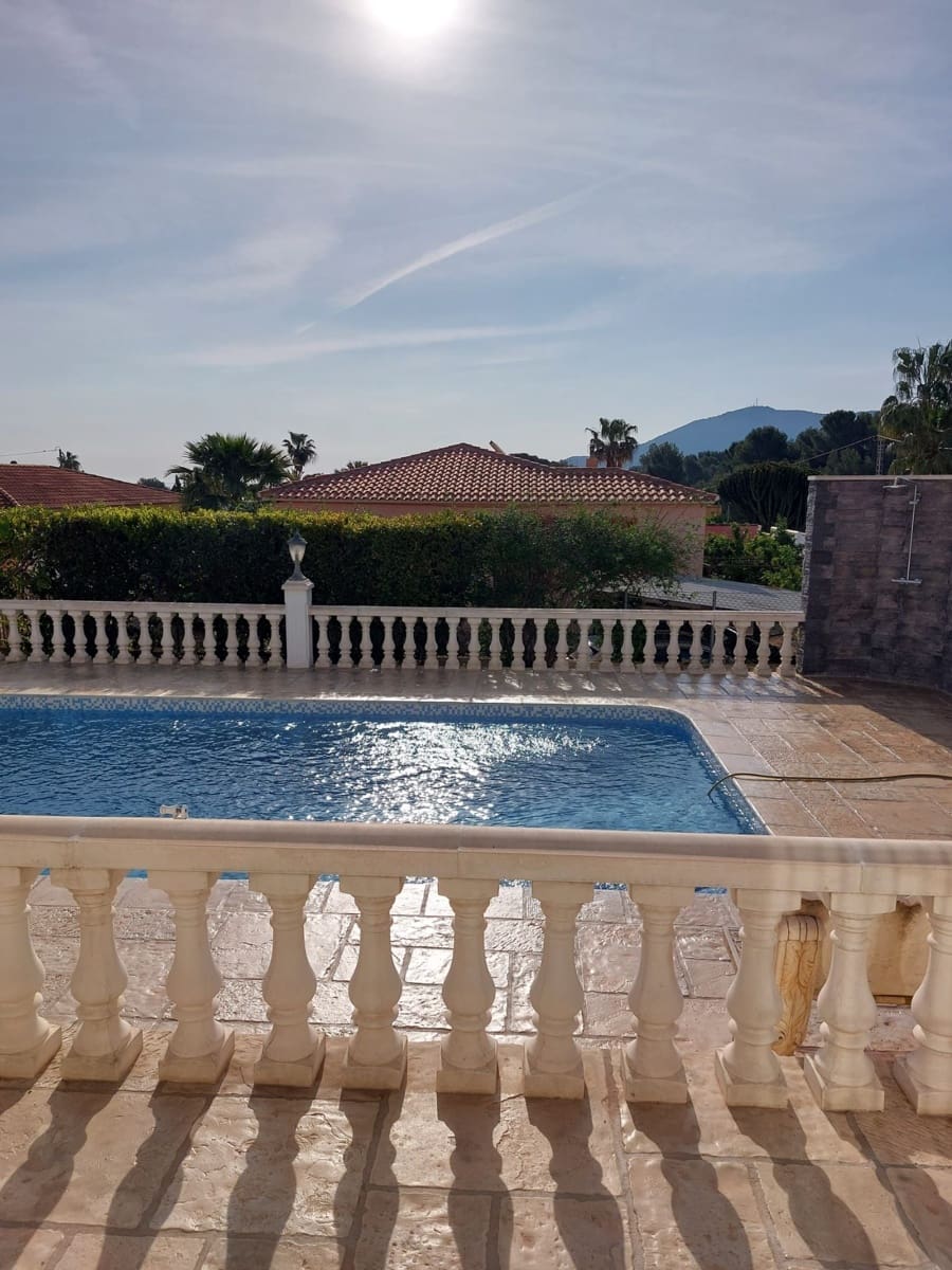 3 bedroom Villa for sale in Alfaz del Pi / L'Alfas del Pi with pool garage - € 530,000 (Ref: 9877922)