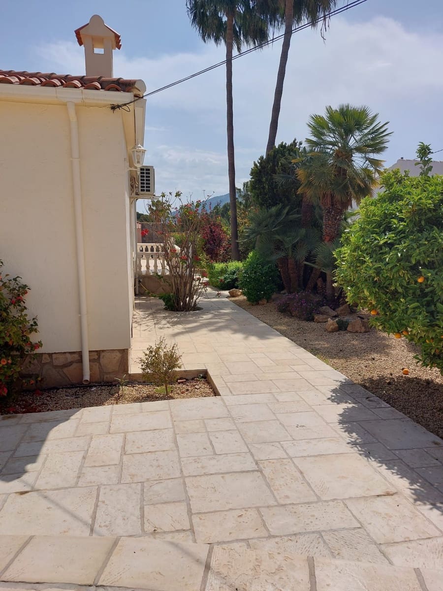 3 bedroom Villa for sale in Alfaz del Pi / L'Alfas del Pi with pool garage - € 530,000 (Ref: 9877922)
