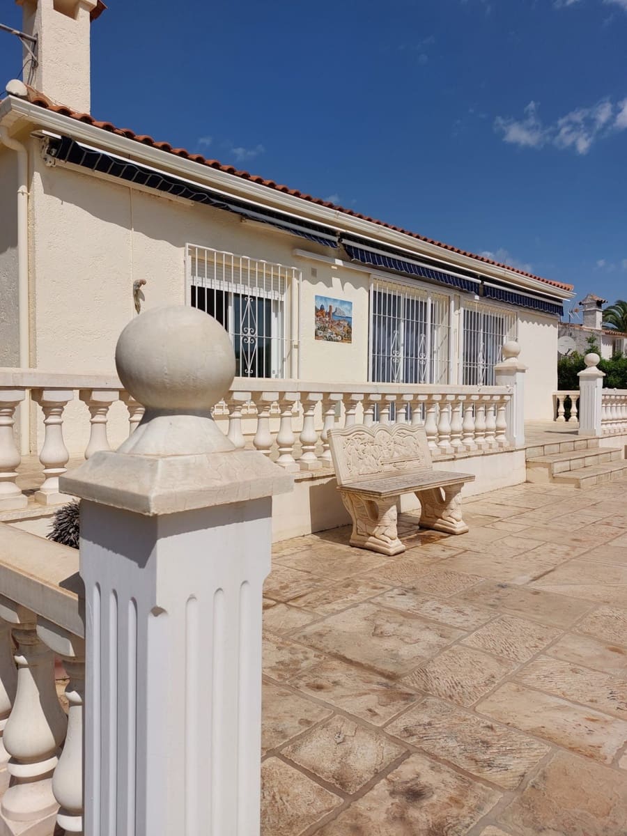 3 bedroom Villa for sale in Alfaz del Pi / L'Alfas del Pi with pool garage - € 530,000 (Ref: 9877922)