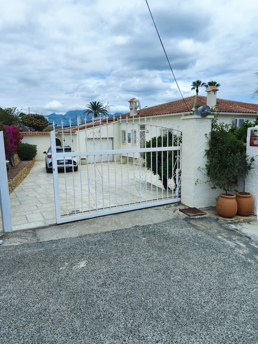 3 bedroom Villa for sale in Alfaz del Pi / L'Alfas del Pi with pool garage - € 515,000 (Ref: 9877922)