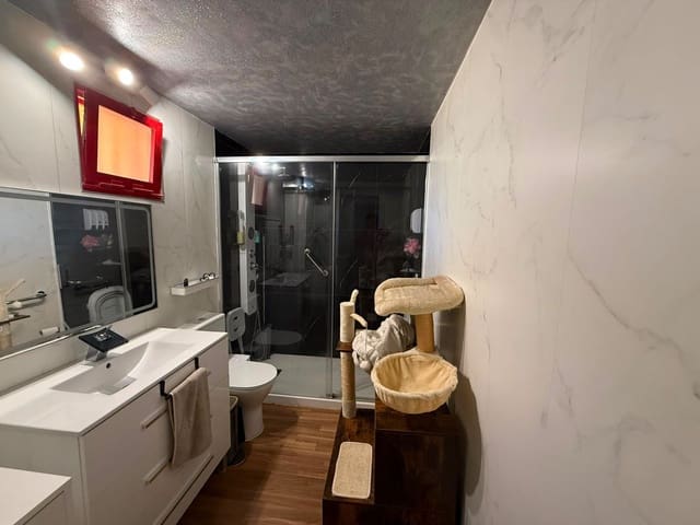 2 bedroom Apartment for sale in Benidorm with pool garage - € 199,000 (Ref: 9900076)