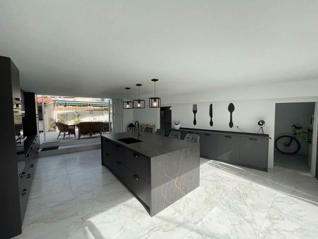 5 makuuhuone Huvila vuokrattavana paikassa Benidorm mukana uima-altaan 
autotalli - 3 500 € (Ref: 9915259)