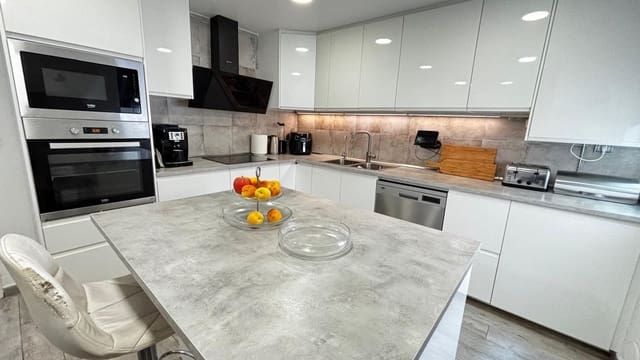 4 slaapkamer Appartement te koop in Altea met garage - € 689.000 (Ref: 9921699)