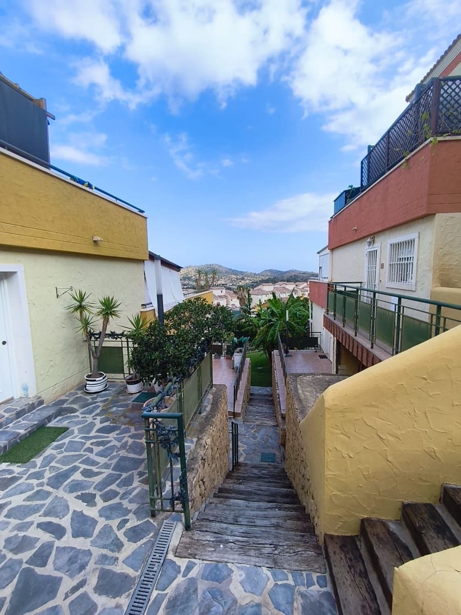 2 Zimmer Penthouse zu verkaufen in Finestrat mit Pool Garage - 305.000 € (Ref: 9949166)
