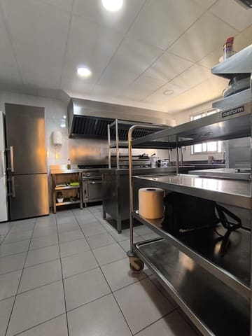 2 slaapkamer Commercieel te koop in Guadalest - € 975.000 (Ref: 9956795)