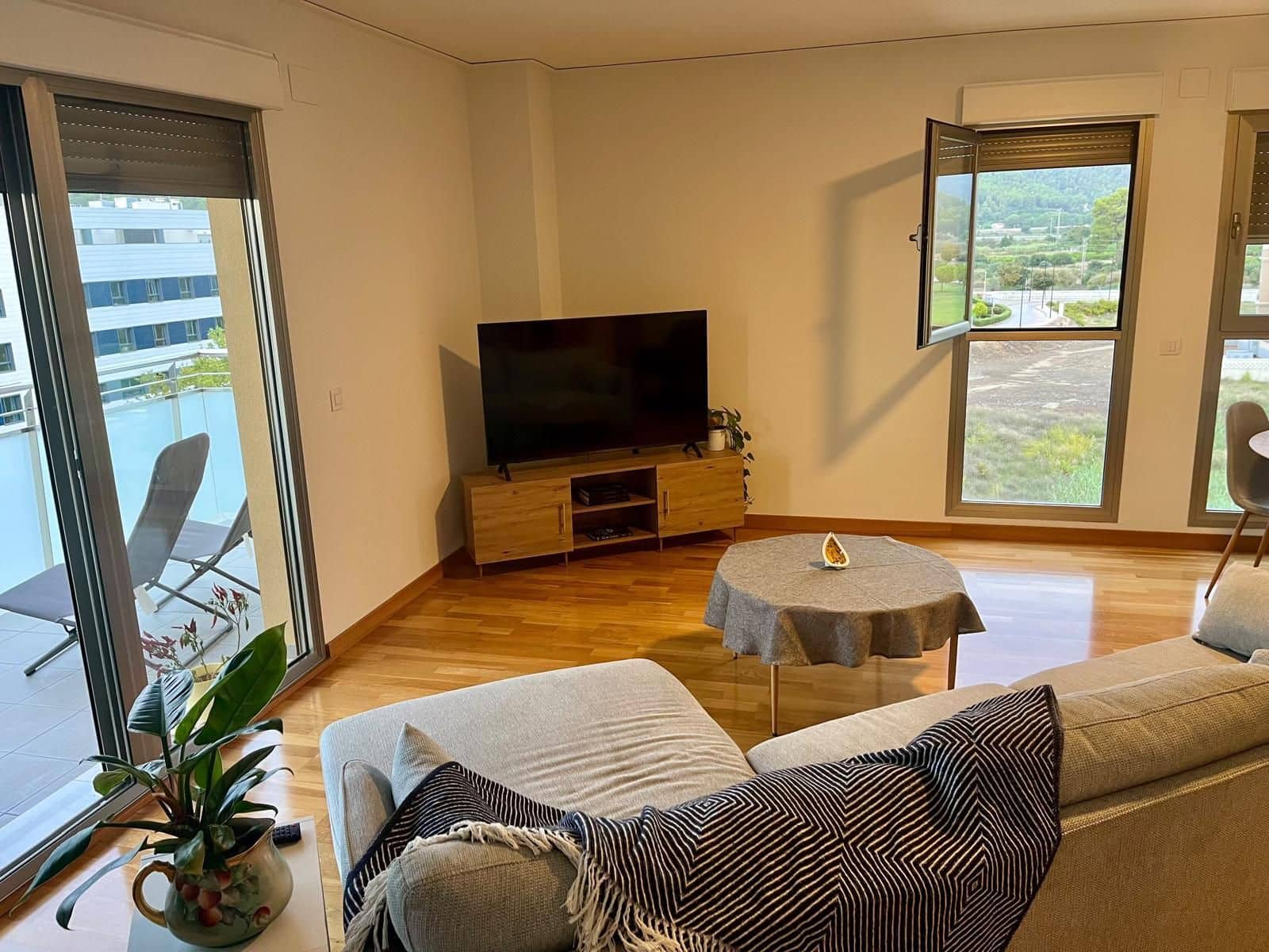 Apartamento de 3 habitaciones en Gandia en alquiler con piscina garaje - 1.400 € (Ref: 9972856)