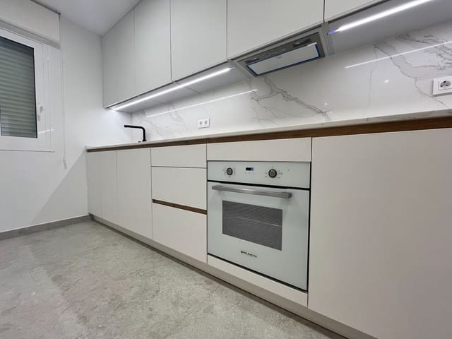 3 chambre Appartement à vendre à Torrevieja avec piscine garage - 370 000 € (Ref: 9976779)