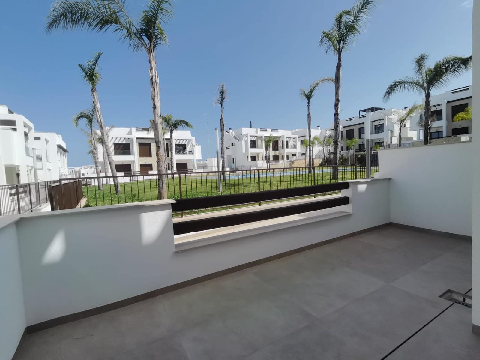 Apartamento de 3 habitaciones en Torrevieja en venta con piscina garaje - 310.000 € (Ref: 9976780)