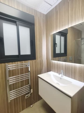 Apartamento de 2 habitaciones en Torrevieja en venta con piscina garaje - 249.000 € (Ref: 9976781)