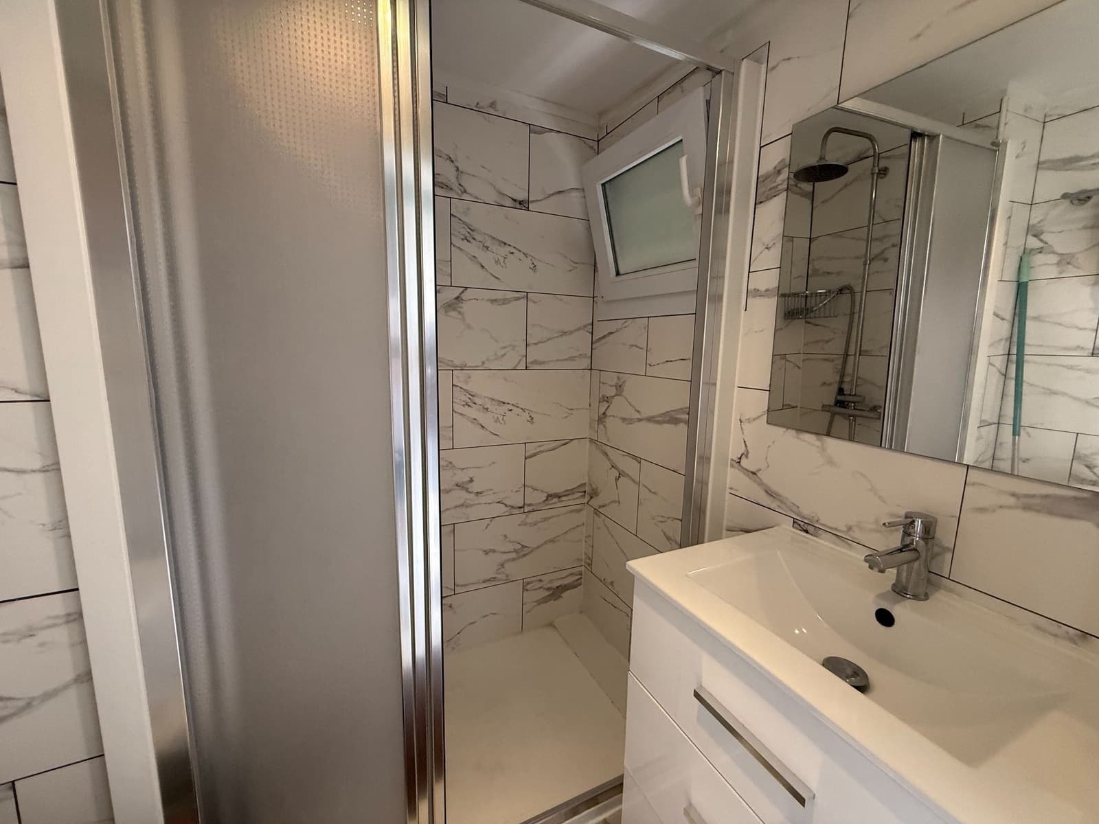 Apartamento de 2 habitaciones en Benidorm en venta con piscina garaje - 180.000 € (Ref: 9996625)