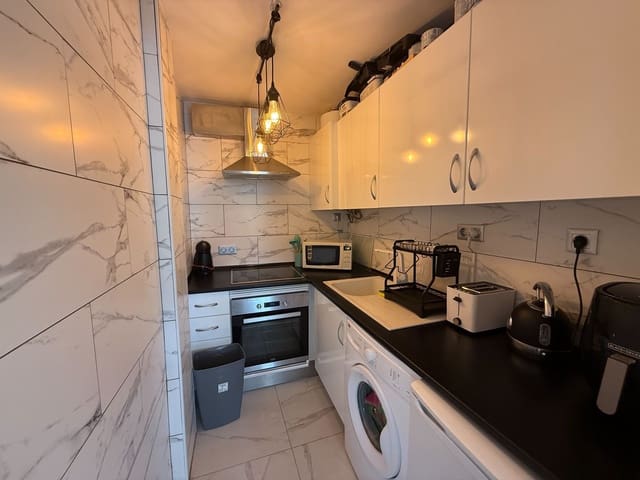 Apartamento de 2 habitaciones en Benidorm en venta con piscina garaje - 180.000 € (Ref: 9996625)
