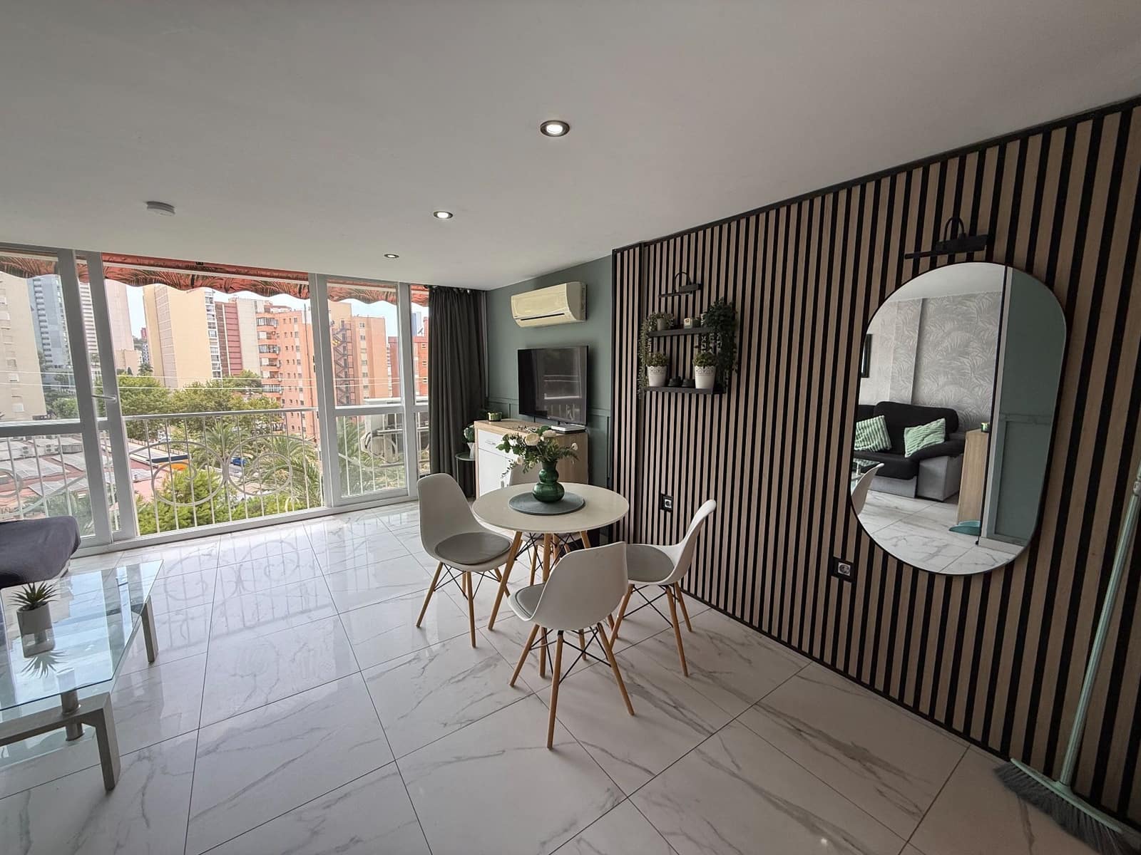 Apartamento de 2 habitaciones en Benidorm en venta con piscina garaje - 180.000 € (Ref: 9996625)