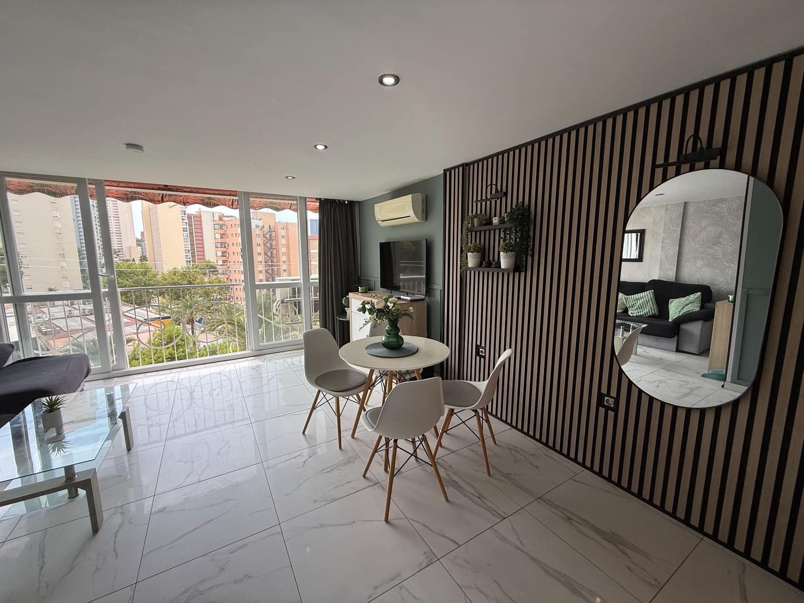 Apartamento de 2 habitaciones en Benidorm en venta con piscina garaje - 180.000 € (Ref: 9996625)