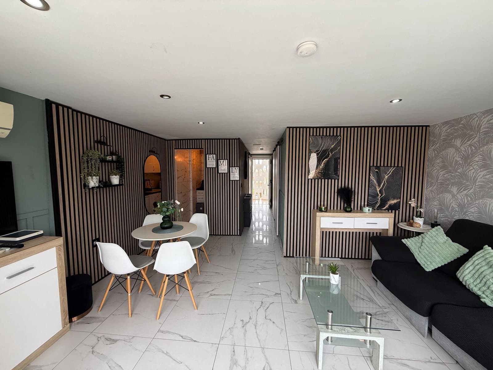 Apartamento de 2 habitaciones en Benidorm en venta con piscina garaje - 180.000 € (Ref: 9996625)