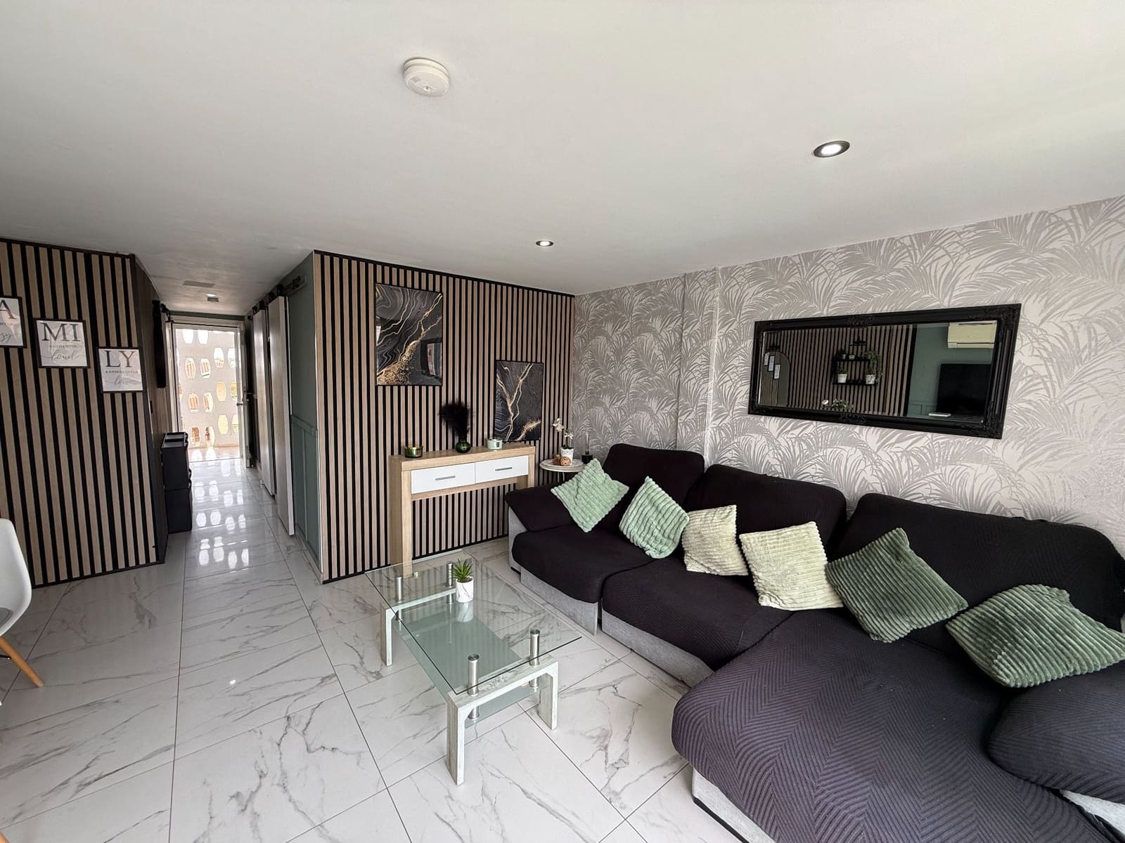 Apartamento de 2 habitaciones en Benidorm en venta con piscina garaje - 180.000 € (Ref: 9996625)