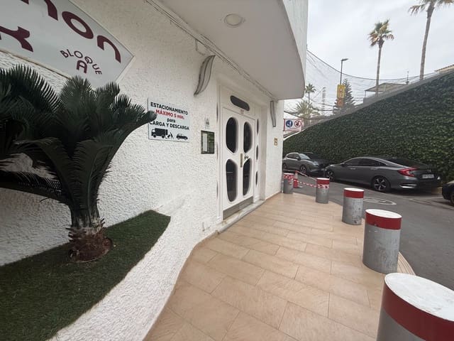 Apartamento de 2 habitaciones en Benidorm en venta con piscina garaje - 180.000 € (Ref: 9996625)