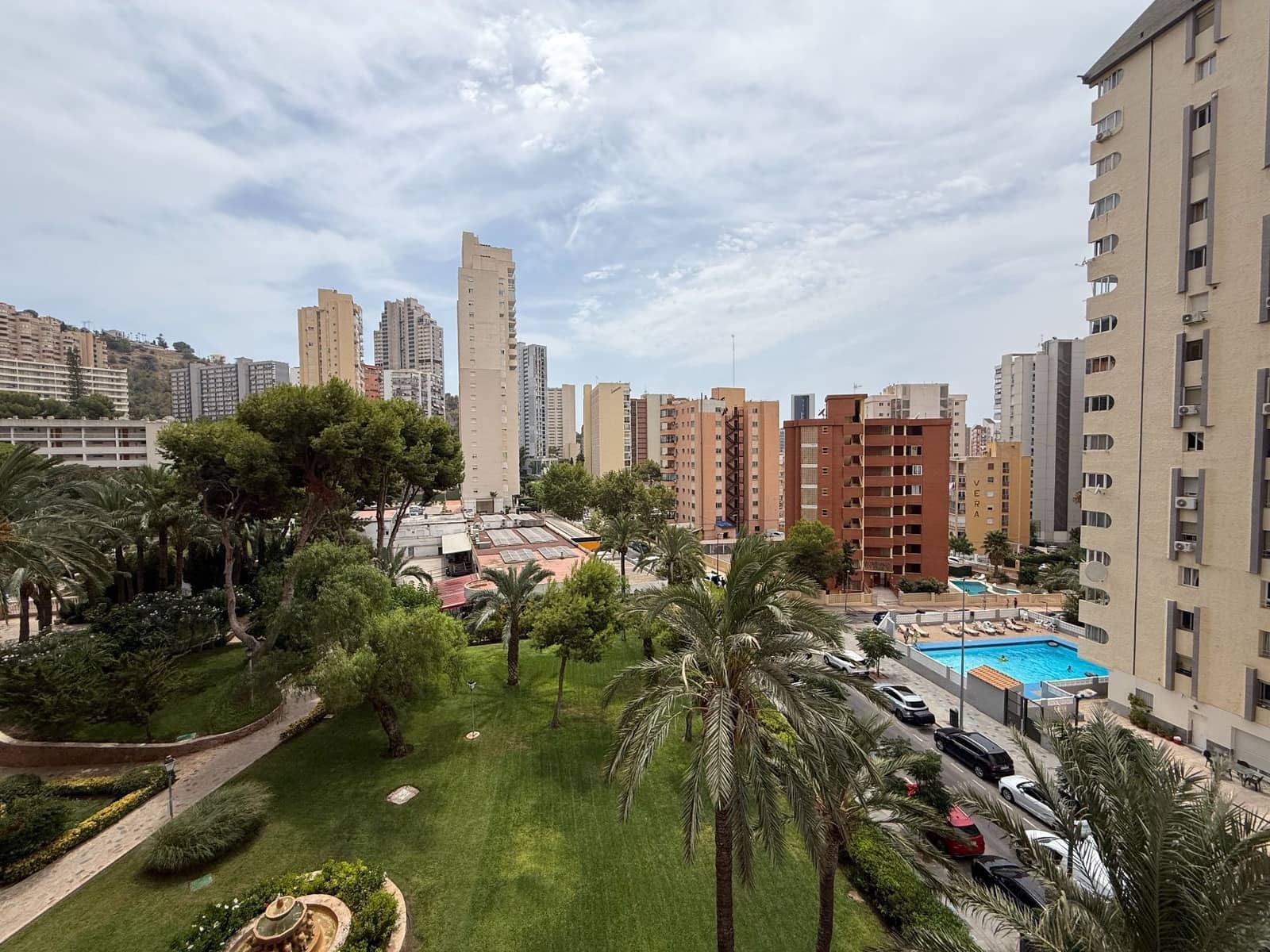 Apartamento de 2 habitaciones en Benidorm en venta con piscina garaje - 180.000 € (Ref: 9996625)