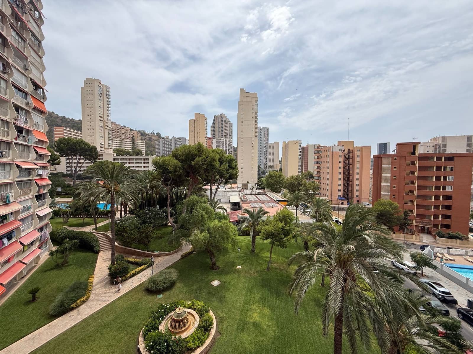 Apartamento de 2 habitaciones en Benidorm en venta con piscina garaje - 180.000 € (Ref: 9996625)