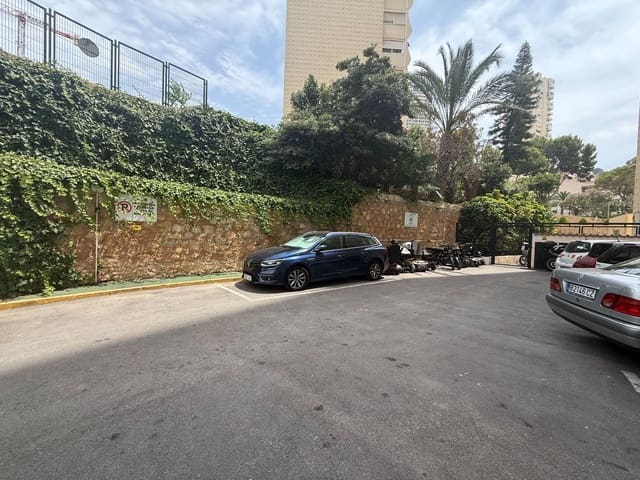 Apartamento de 2 habitaciones en Benidorm en venta con piscina garaje - 180.000 € (Ref: 9996625)