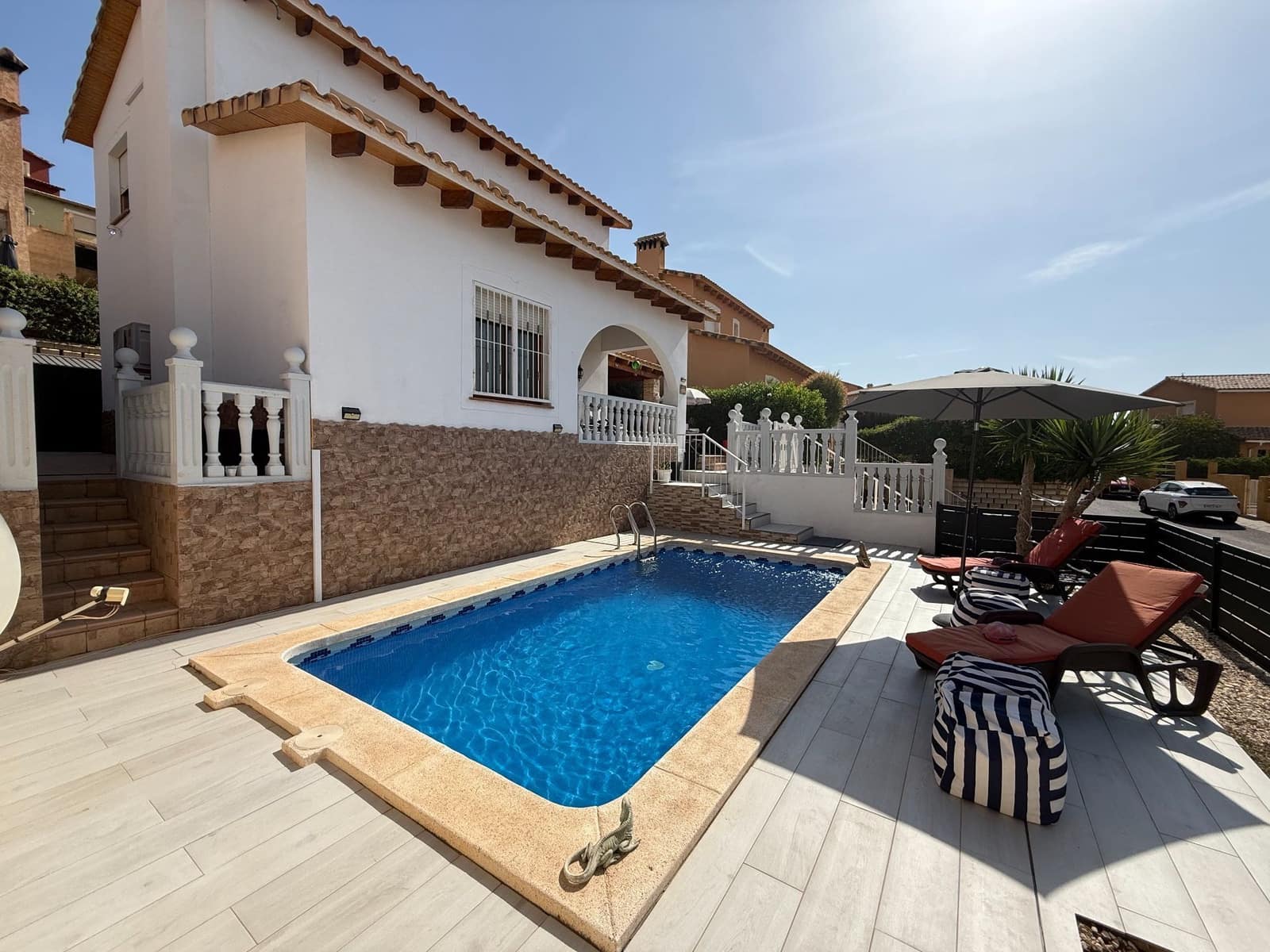 4 soveværelse Villa til salg i Relleu med swimmingpool garage - € 245.000 (Ref: 9996626)