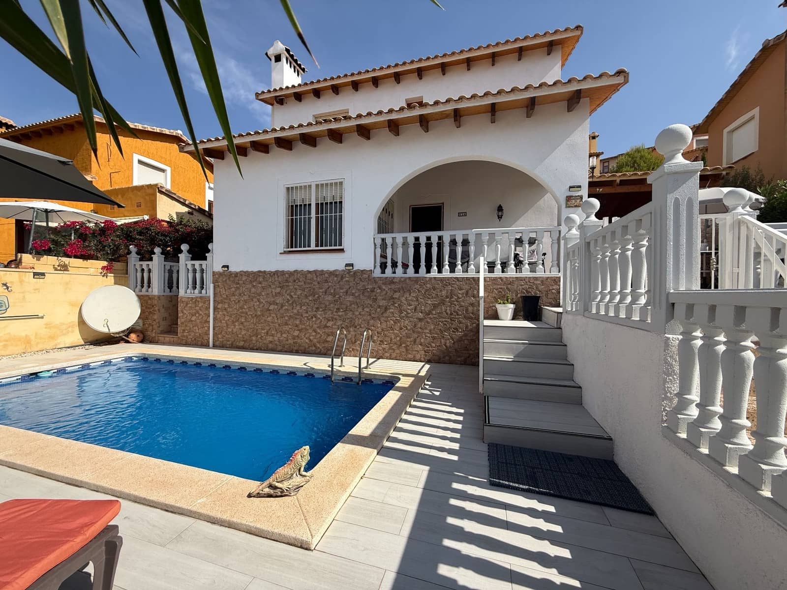 4 soveværelse Villa til salg i Relleu med swimmingpool garage - € 245.000 (Ref: 9996626)