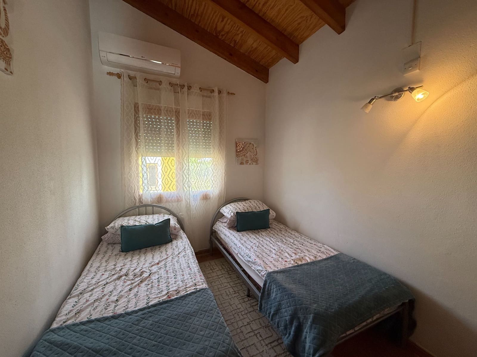 4 soveværelse Villa til salg i Relleu med swimmingpool garage - € 245.000 (Ref: 9996626)