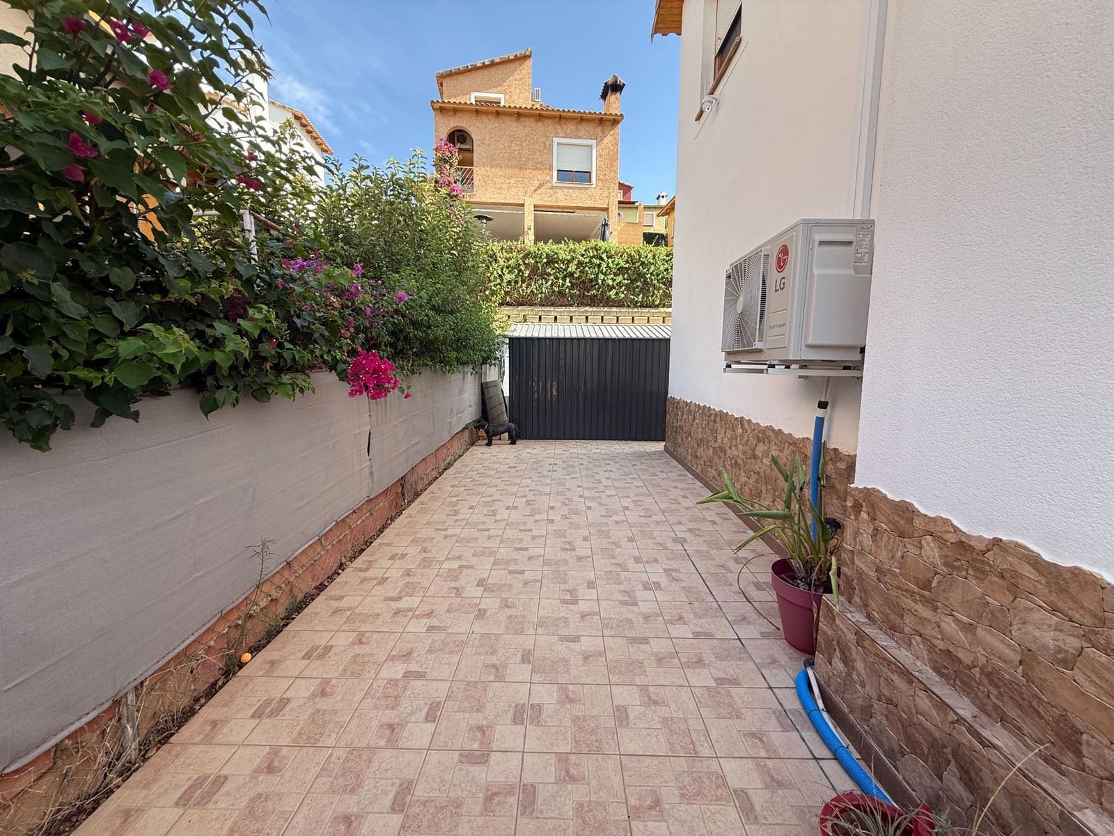 4 soveværelse Villa til salg i Relleu med swimmingpool garage - € 245.000 (Ref: 9996626)