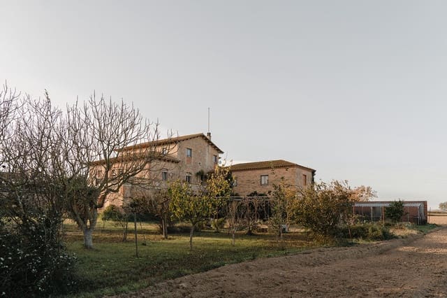 6 bedroom Townhouse for sale in Albons with garage - € 850,000 (Ref: 7962002)