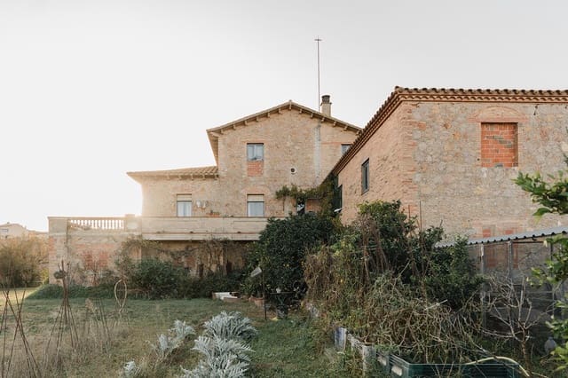 6 bedroom Townhouse for sale in Albons with garage - € 850,000 (Ref: 7962002)