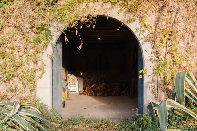 6 bedroom Townhouse for sale in Albons with garage - € 850,000 (Ref: 7962002)